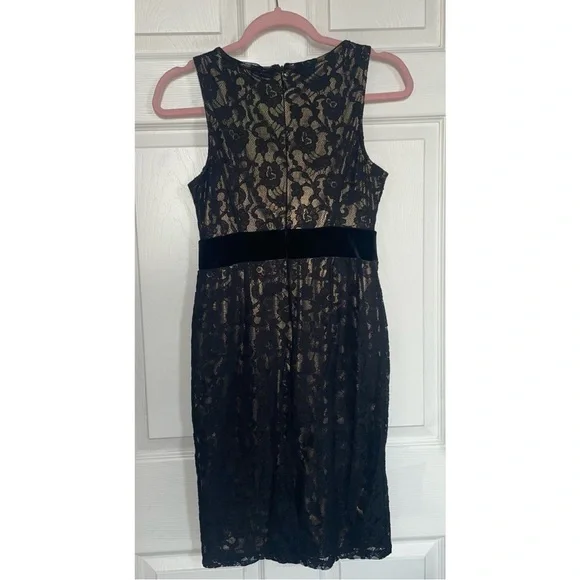 ⭐️(Xs) forever 21| black lace dress with gold lining - Picture 4 of 4